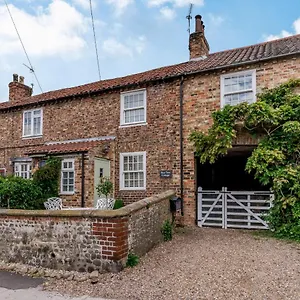 Holiday home Pear Tree Cottage,, Great Ouseburn